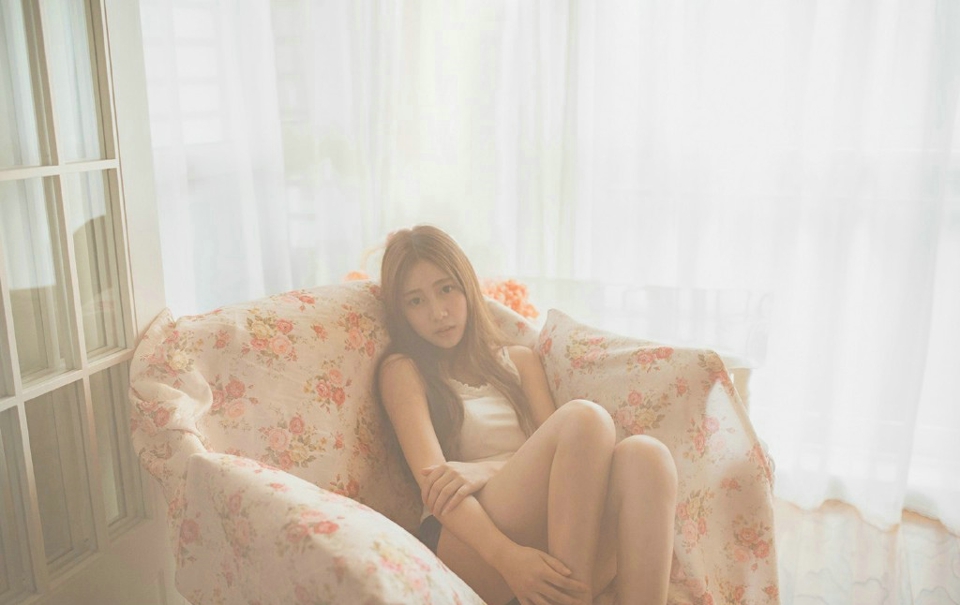 “莫要冲动！”眼看刘璝直接拔剑横在脖子上，刘璋大惊，想要阻止却已经来不及了。